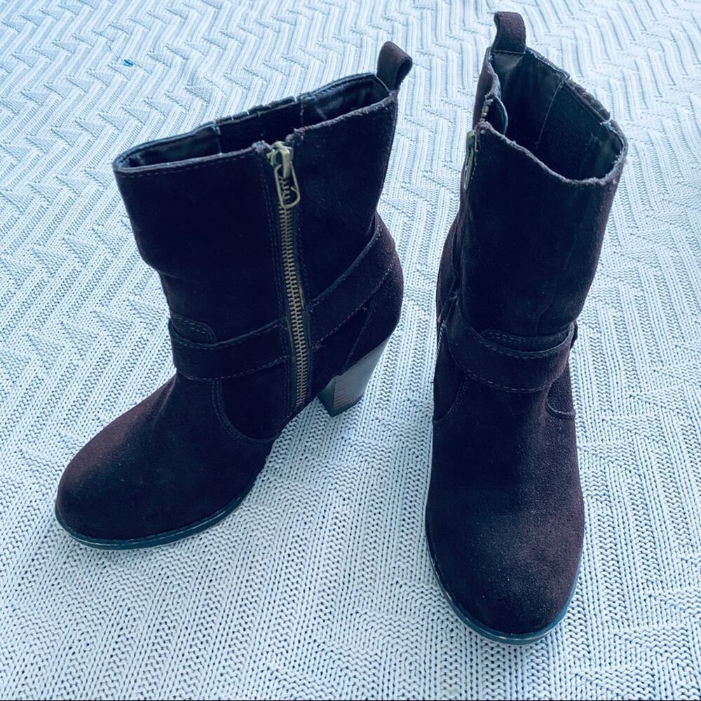 Eddie Bauer brown suede ankle boots